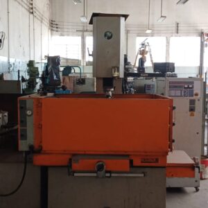 Eletroerosão por Penetração Engemac EDM 900 NC – Único Dono | 600 h de Uso