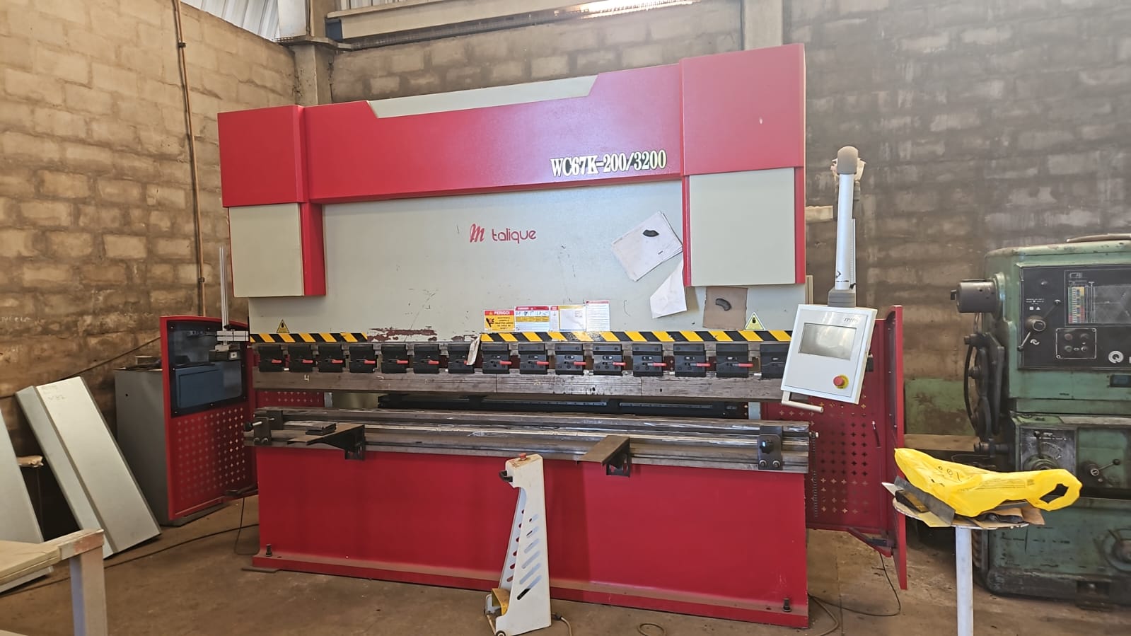 Dobradeira hidráulica CNC Metalique