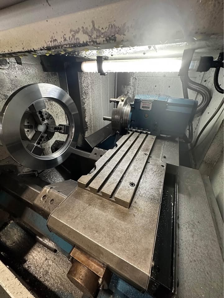 Torno CNC Romi Cosmos 10G Romi Cosmos 10G Siemens Torno CNC retrofitado Siemens Torno CNC com torre e Gang Máquinas operatrizes CNC Romi
