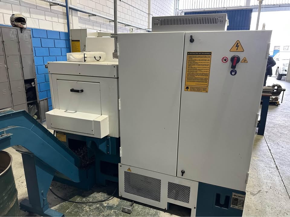 Torno CNC Romi Cosmos 10G Romi Cosmos 10G Siemens Torno CNC retrofitado Siemens Torno CNC com torre e Gang Máquinas operatrizes CNC Romi