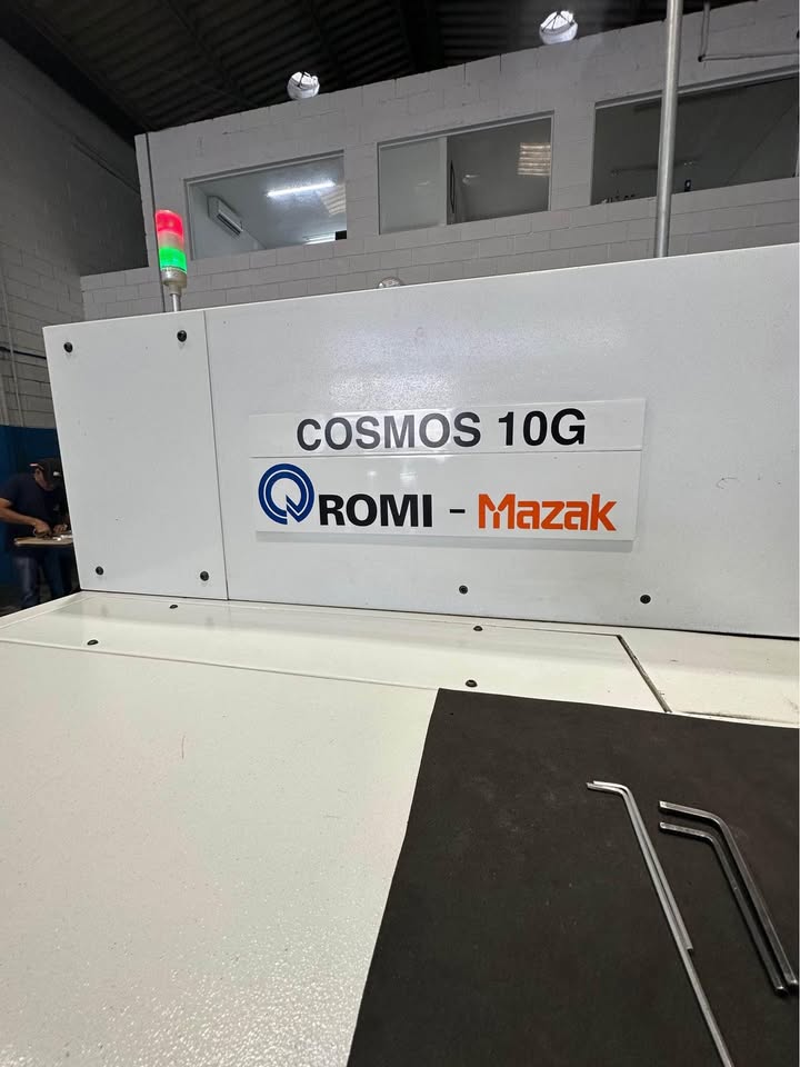 Torno CNC Romi Cosmos 10G Romi Cosmos 10G Siemens Torno CNC retrofitado Siemens Torno CNC com torre e Gang Máquinas operatrizes CNC Romi