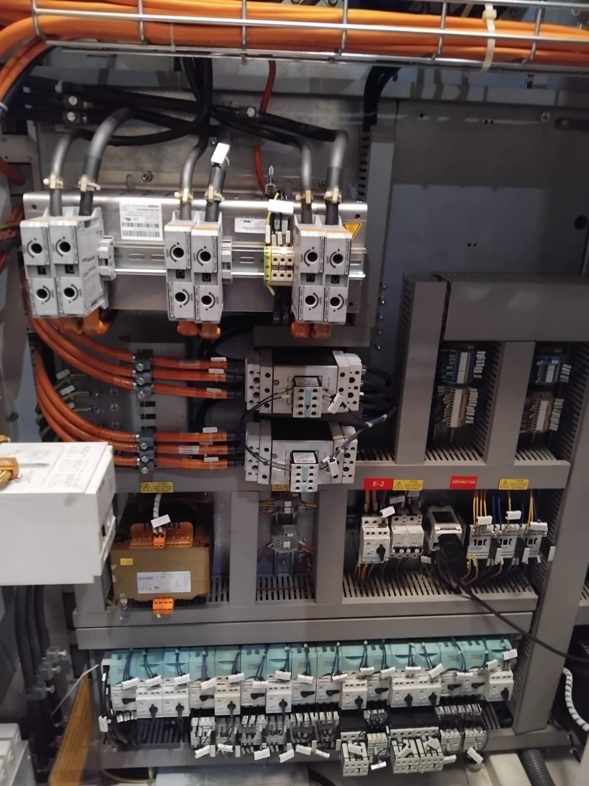 Máquinas operatrizes CNC premium