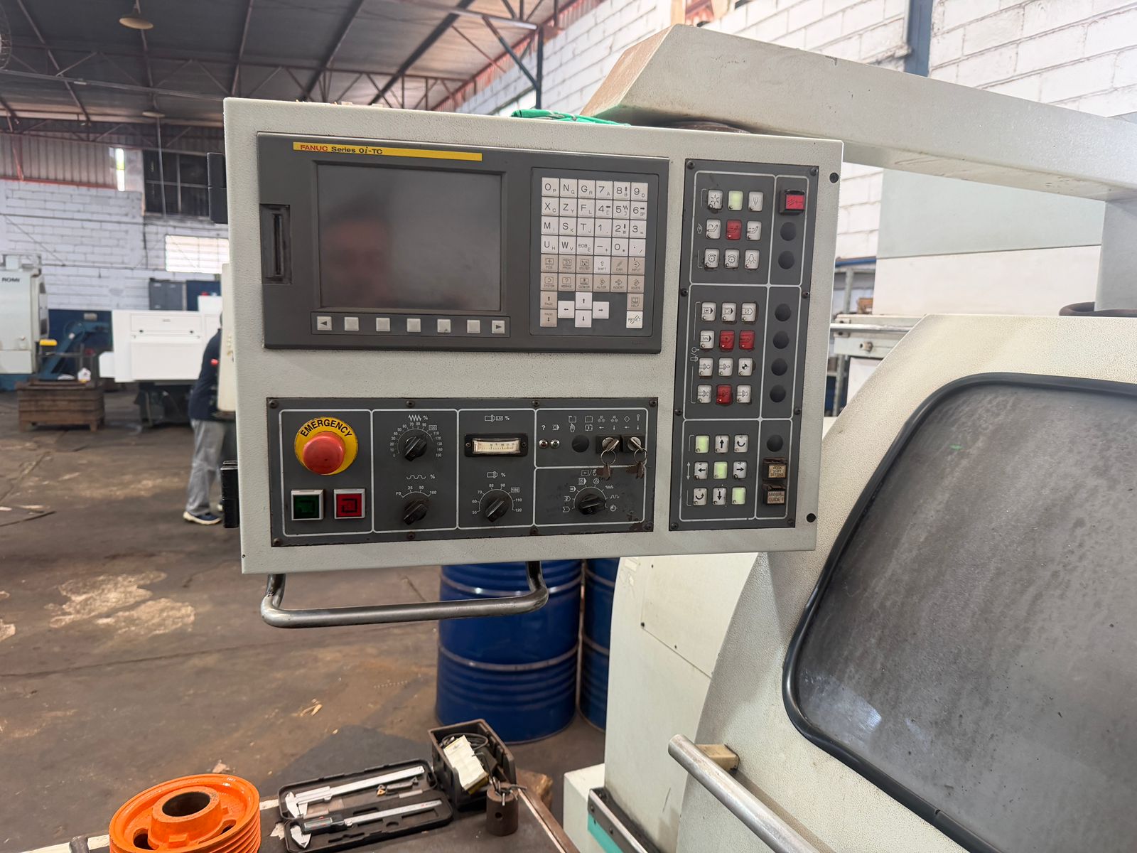 Torno CNC Sinitron BNC-1840 Fanuc 475 x 1000 mm Barramento Paralelo Revisado - Imagem 3