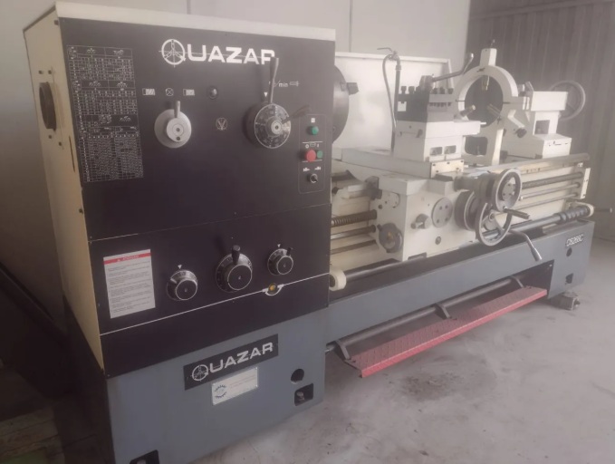 Torno horizontal Quazar Torno mecânico 660 x 1500 mm Torno Quazar C6266C Torno mecânico com passagem 105 mm Máquinas operatrizes usadas