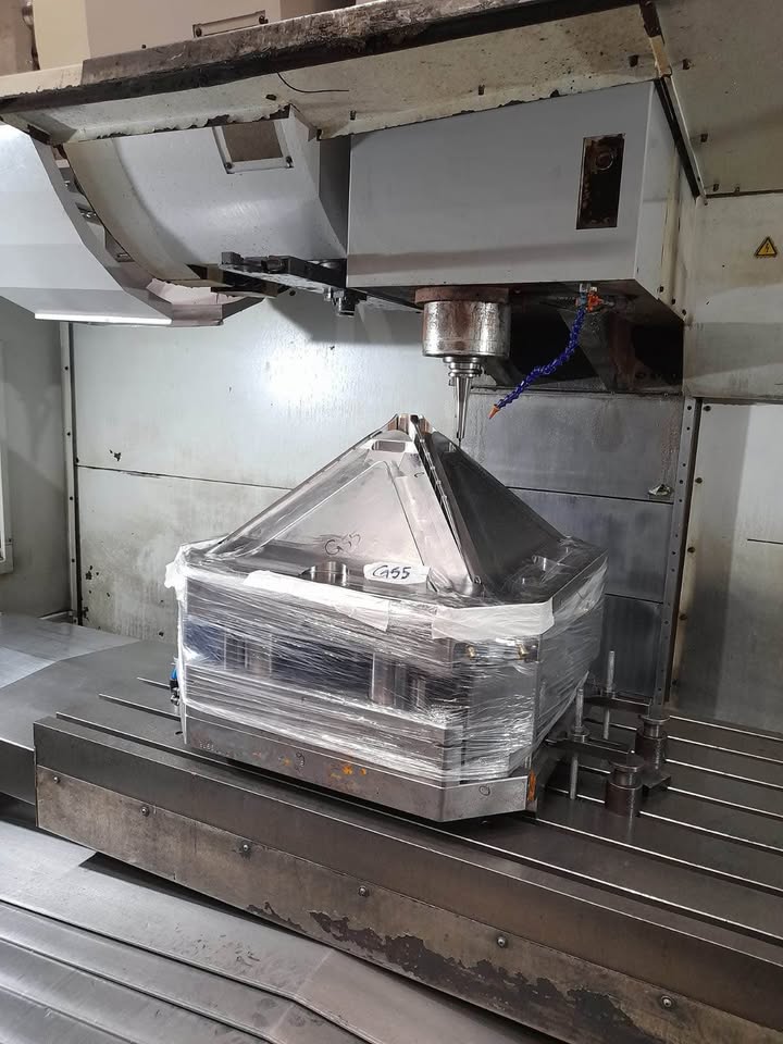 Centro de Usinagem Vertical Romi D 1500 Siemens Sinumerik 828D 10000 RPM Ano 2012 - Imagem 6