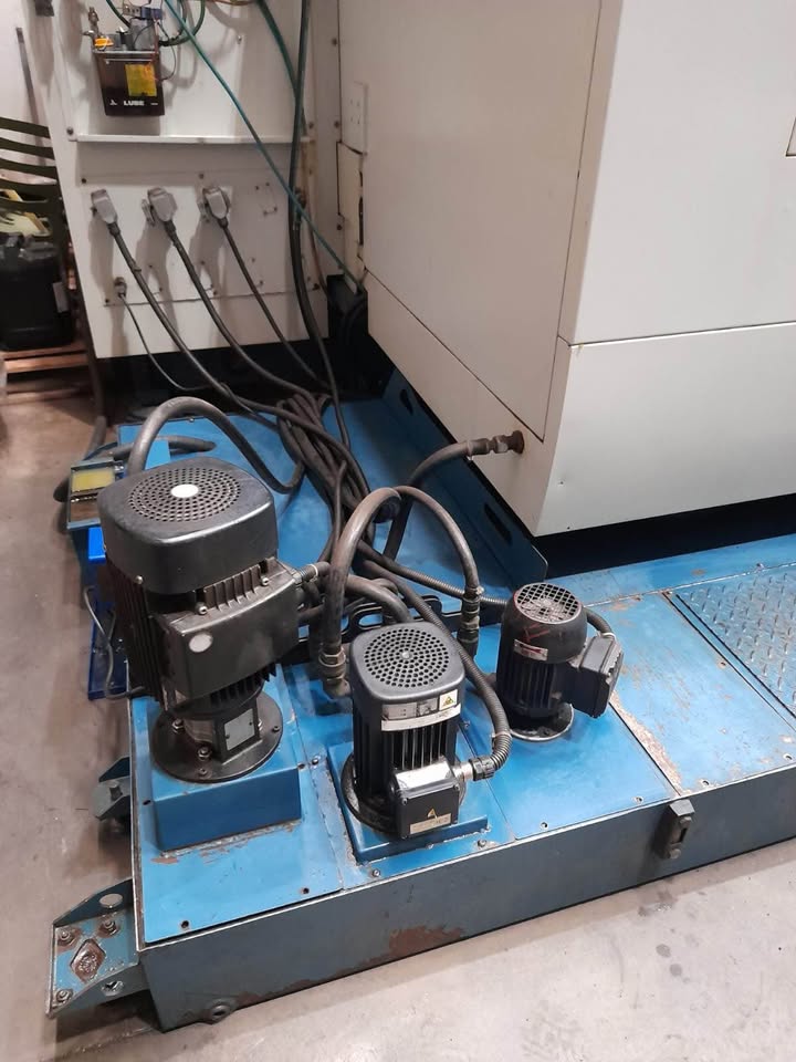 Centro de Usinagem Vertical Romi D 1500 Siemens Sinumerik 828D 10000 RPM Ano 2012 - Imagem 3