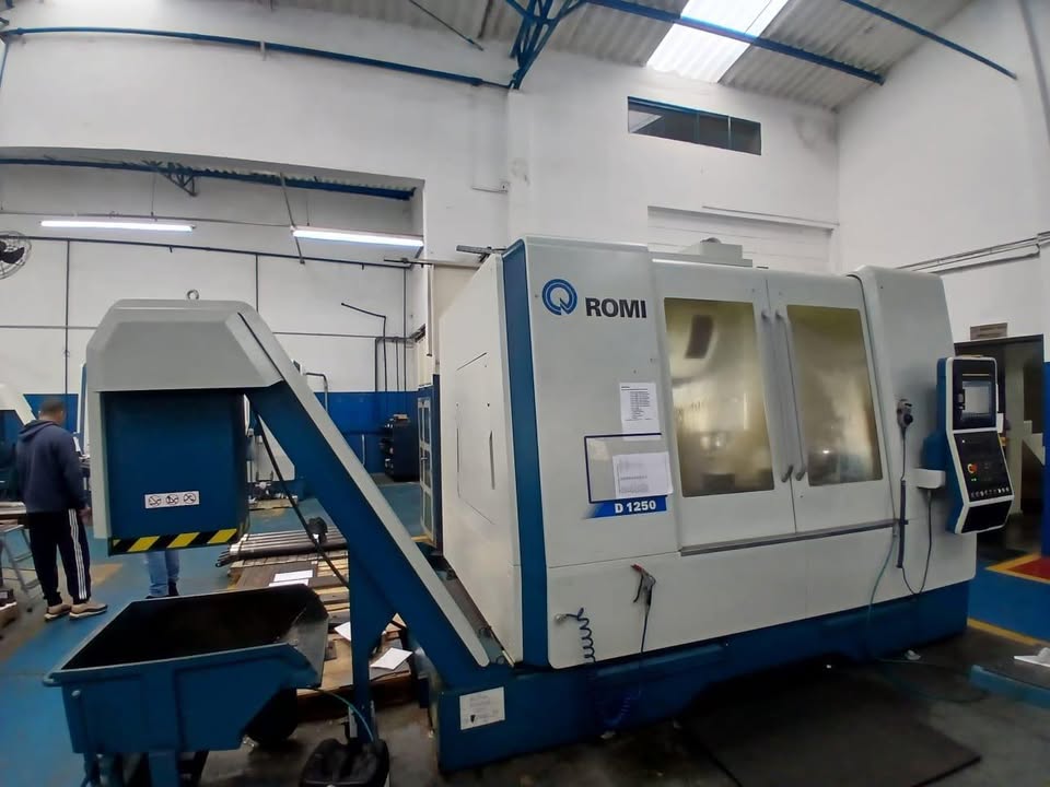 Centro de Usinagem Vertical Romi D1250 com 4º Eixo Fanuc 10000 RPM Ano 2023 - Imagem 2