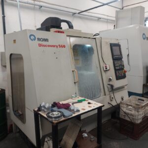 Centro de Usinagem CNC Romi Discovery 560 com 4º Eixo Siemens BT40 22 Ferramentas Reformado