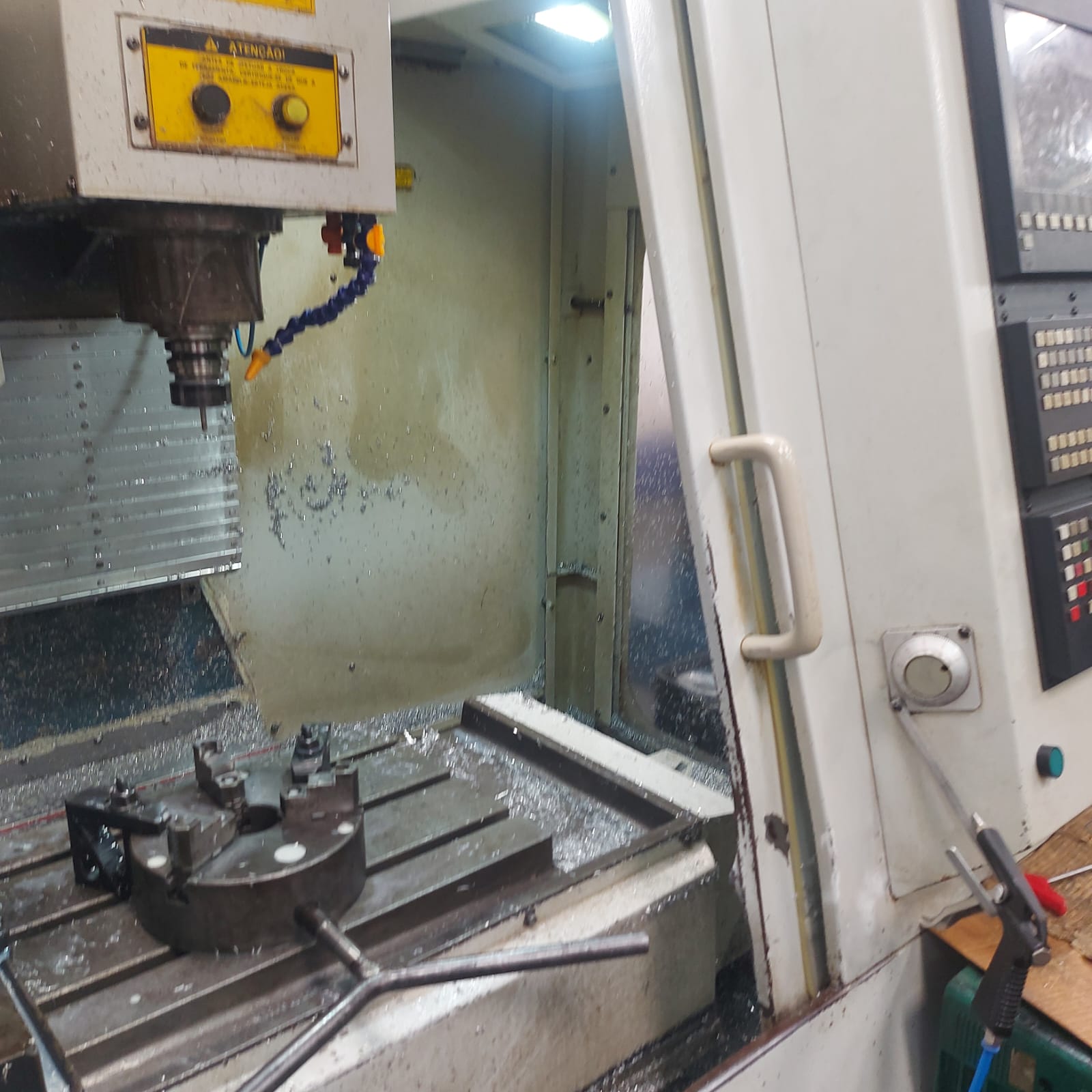 Centro de Usinagem CNC Romi Discovery 560 Siemens 560 x 406 x 508 mm Reformado - Imagem 3
