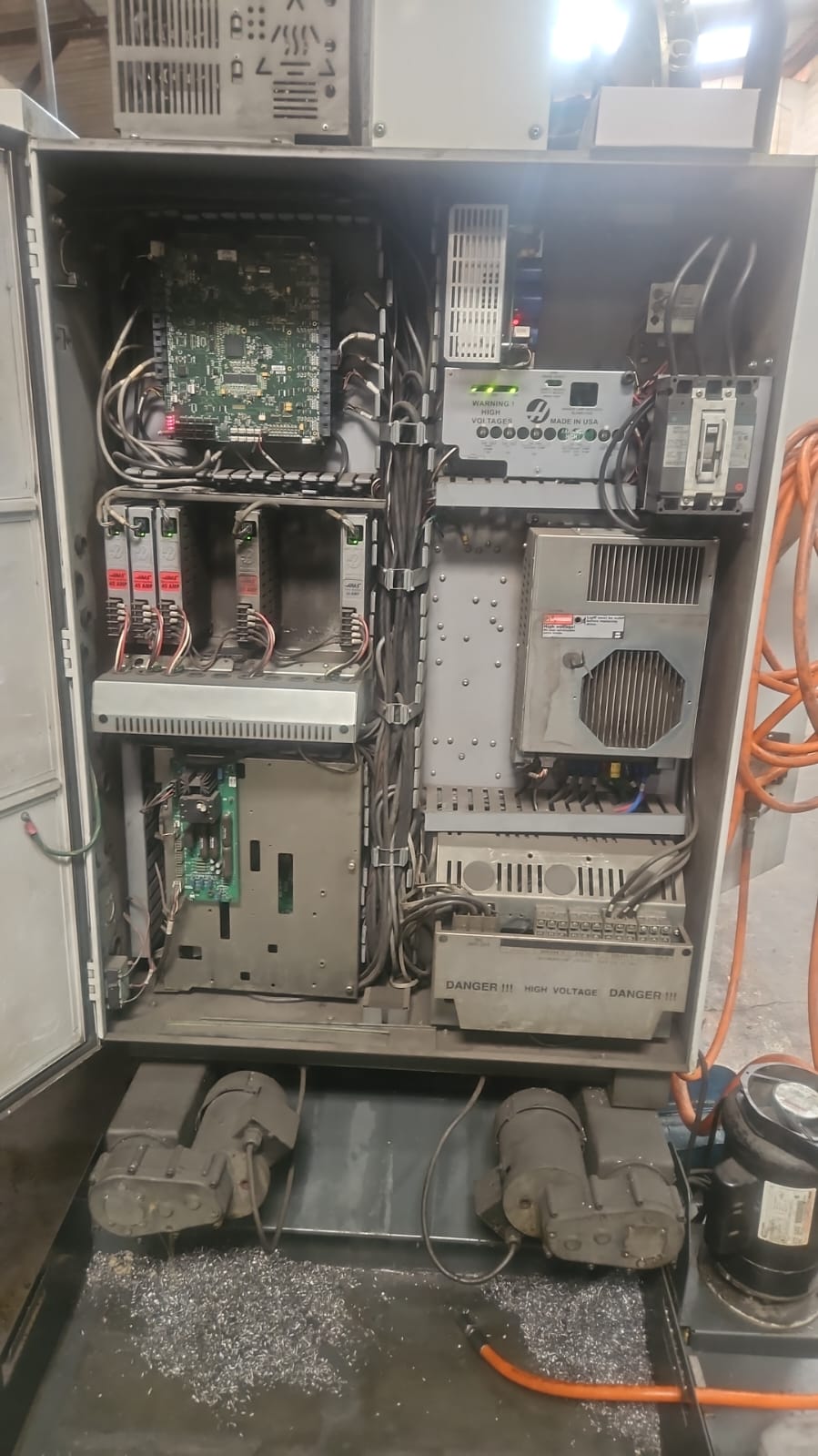 Centro de Usinagem Vertical Haas DT1 BT30 10000 RPM 20 Ferramentas - Imagem 3