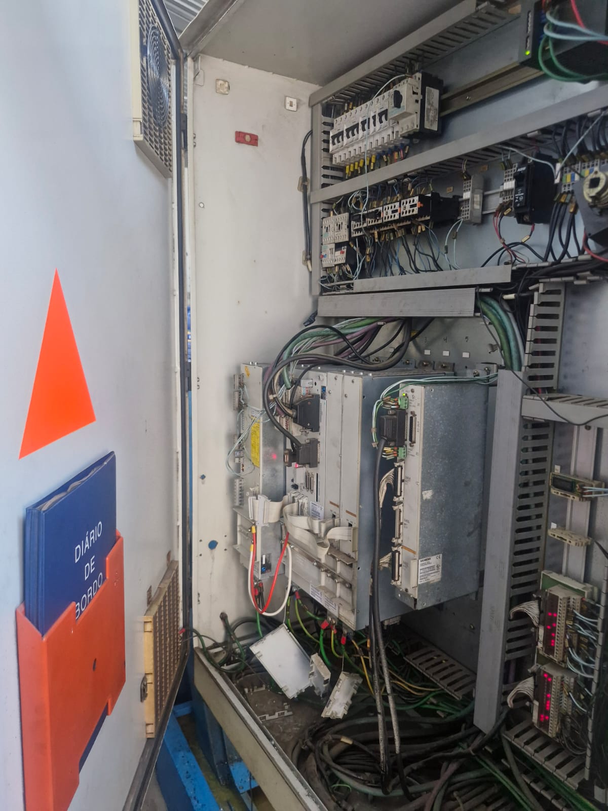 Centro de Usinagem CNC Romi Discovery 760 Siemens 762 x 406 x 508 mm - Imagem 3