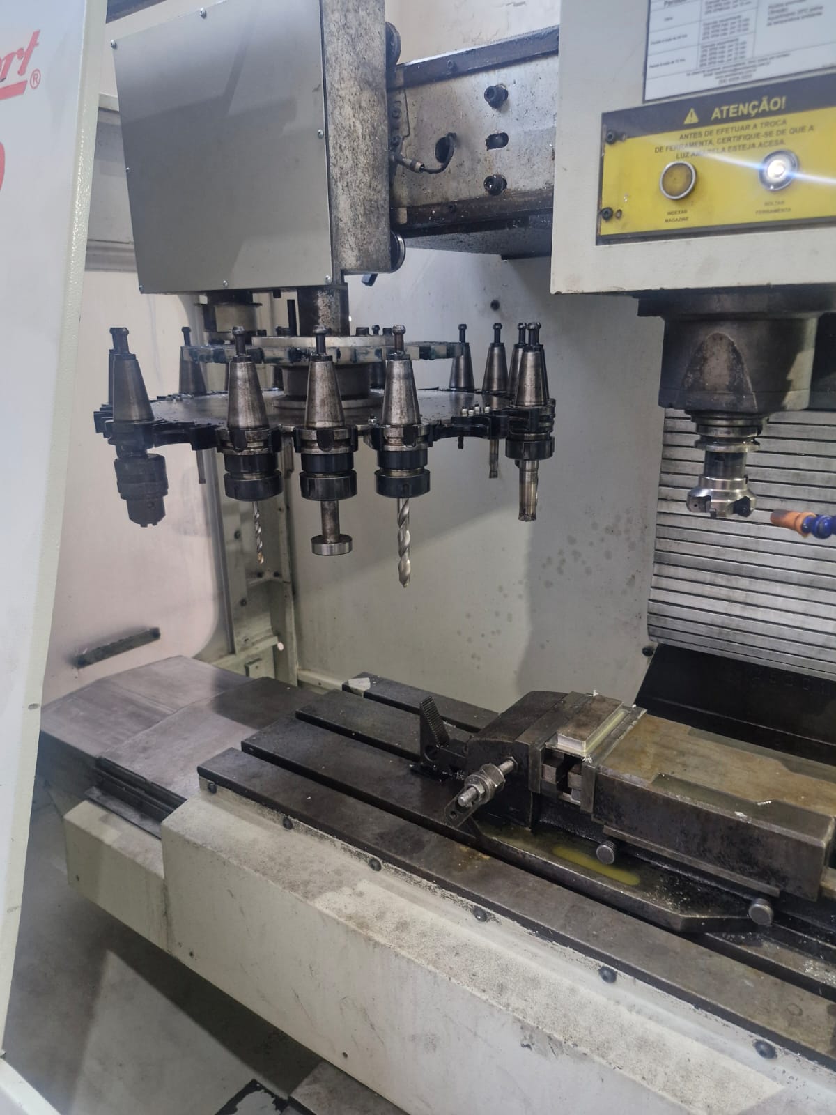 Centro de Usinagem CNC Romi Discovery 760 Siemens 762 x 406 x 508 mm - Imagem 4