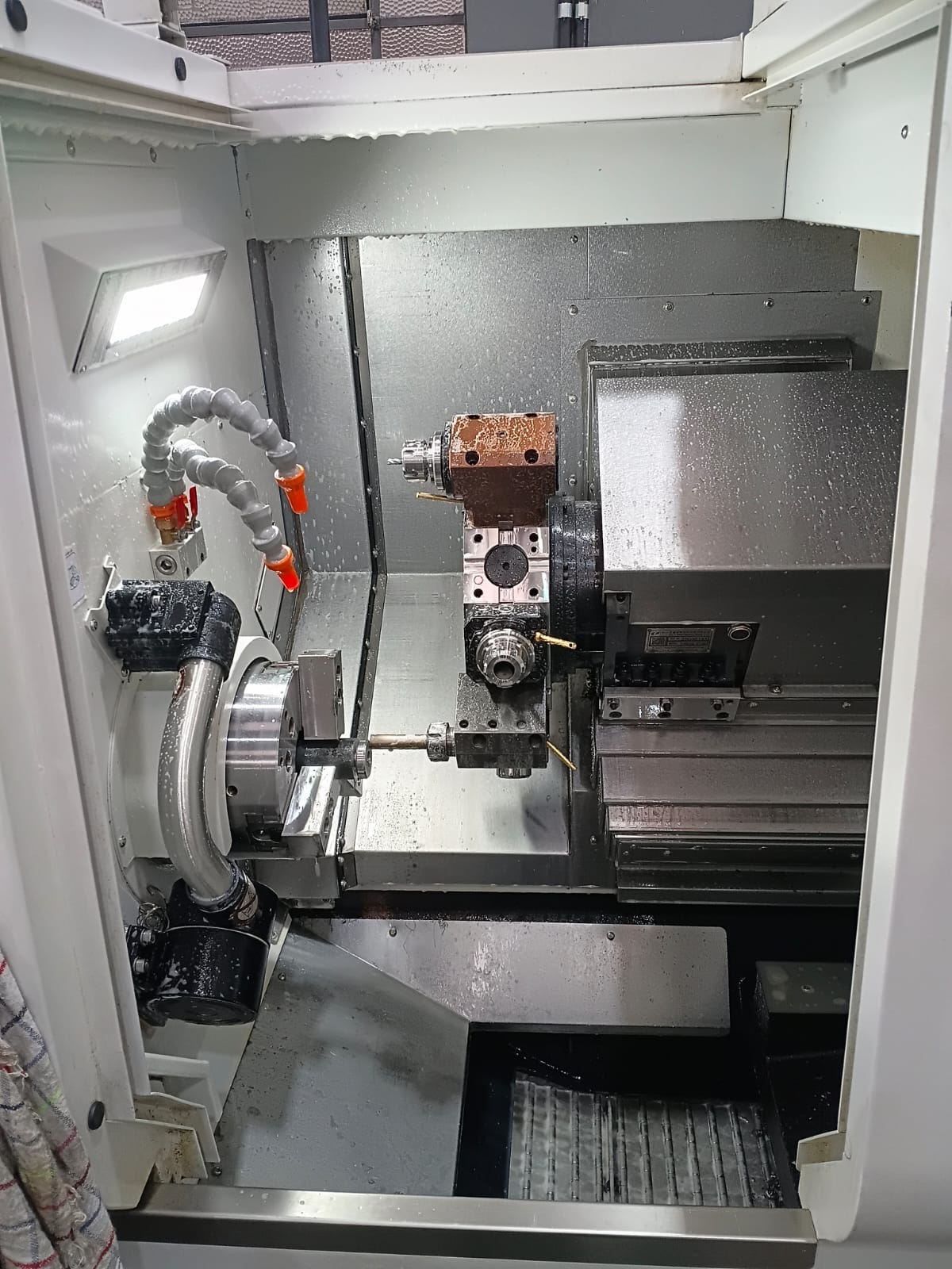 Torno CNC Mozley MT8-300 com Ferramenta Acionada 580 x 300 mm – Centro de Torneamento - Imagem 2