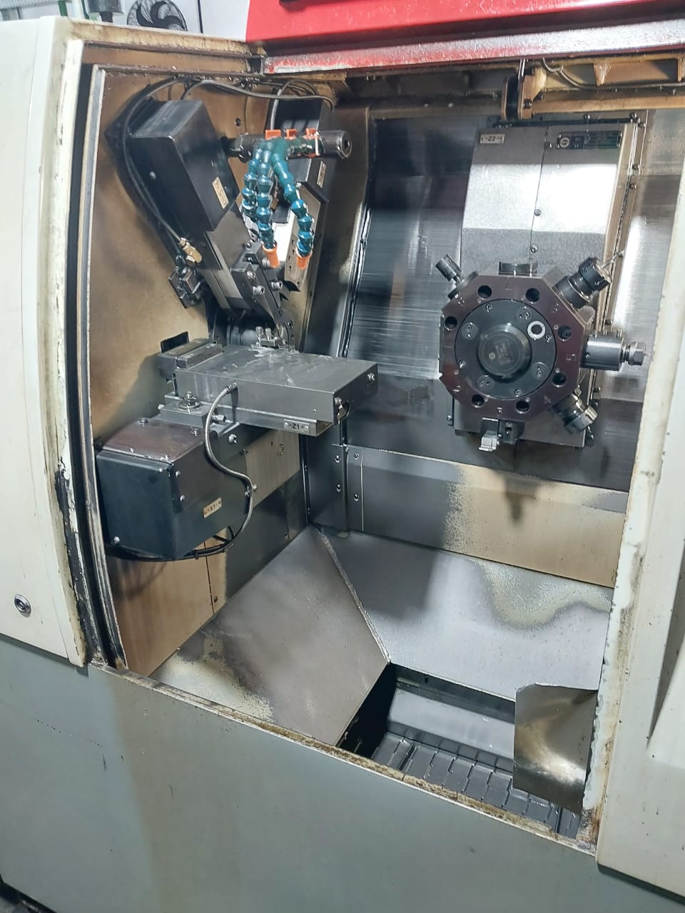 Torno CNC Ergomat Traub TBC 42 com Alimentador Iemca e Ferramenta Acionada – Centro de Torneamento - Imagem 3