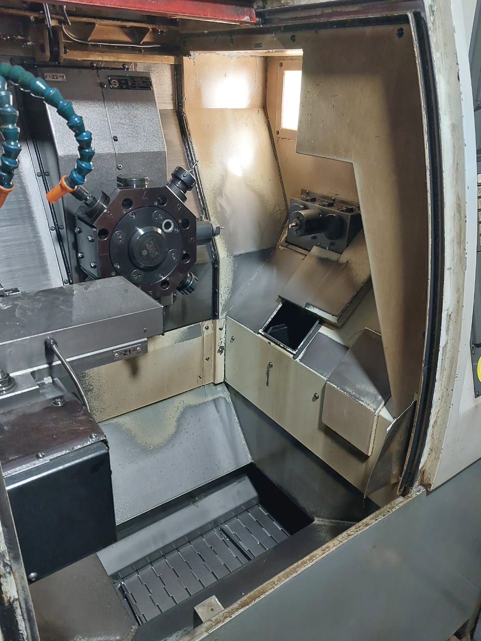 Torno CNC Ergomat Traub TBC 42 com Alimentador Iemca e Ferramenta Acionada – Centro de Torneamento - Imagem 2